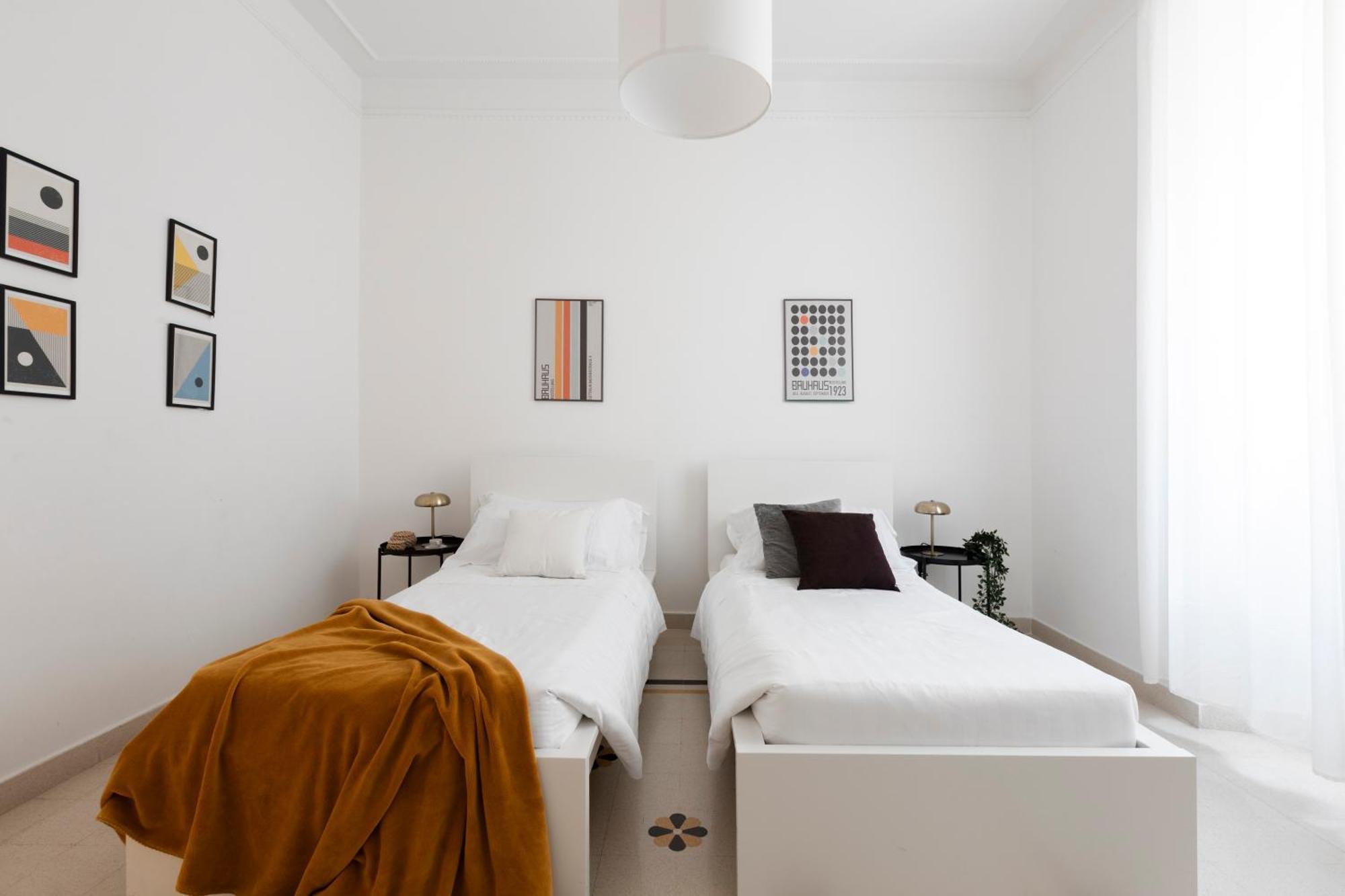 Lejlighed The Rent - Sunny Three-bedroom Near Ottaviano Metro Stop