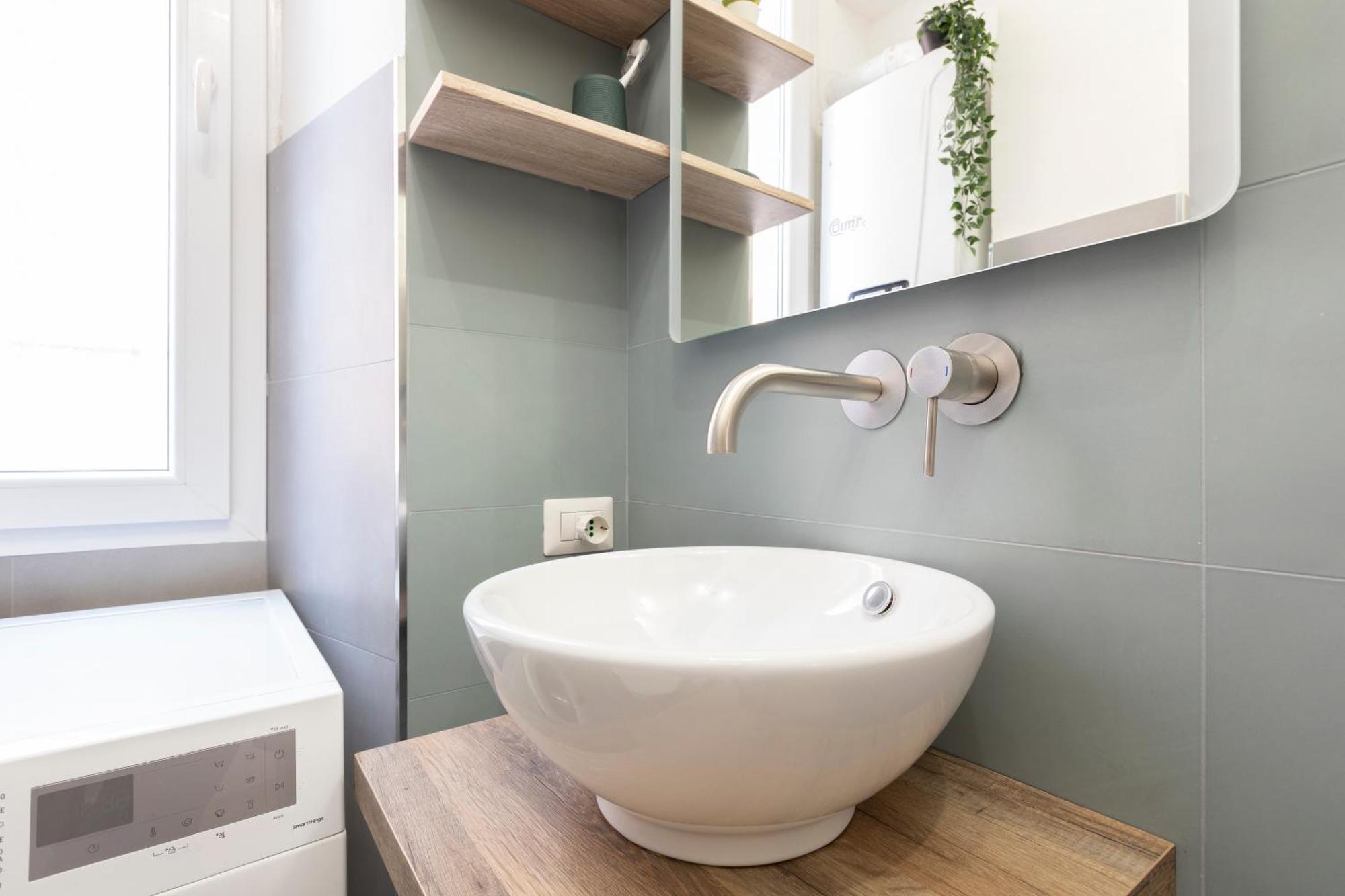 The Rent - Sunny Three-bedroom Near Ottaviano Metro Stop Lejlighed Rom