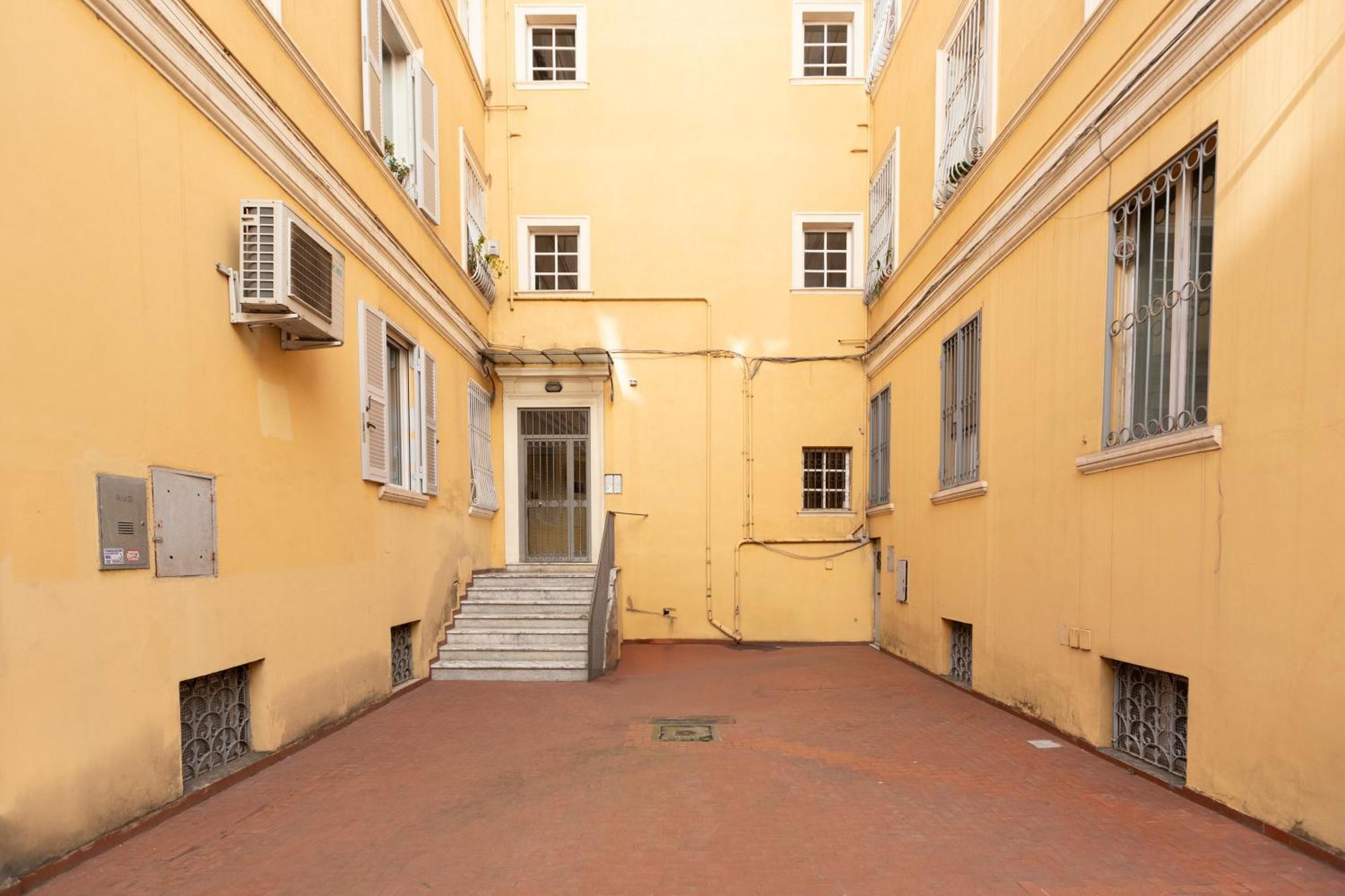 Lejlighed The Rent - Sunny Three-bedroom Near Ottaviano Metro Stop *
