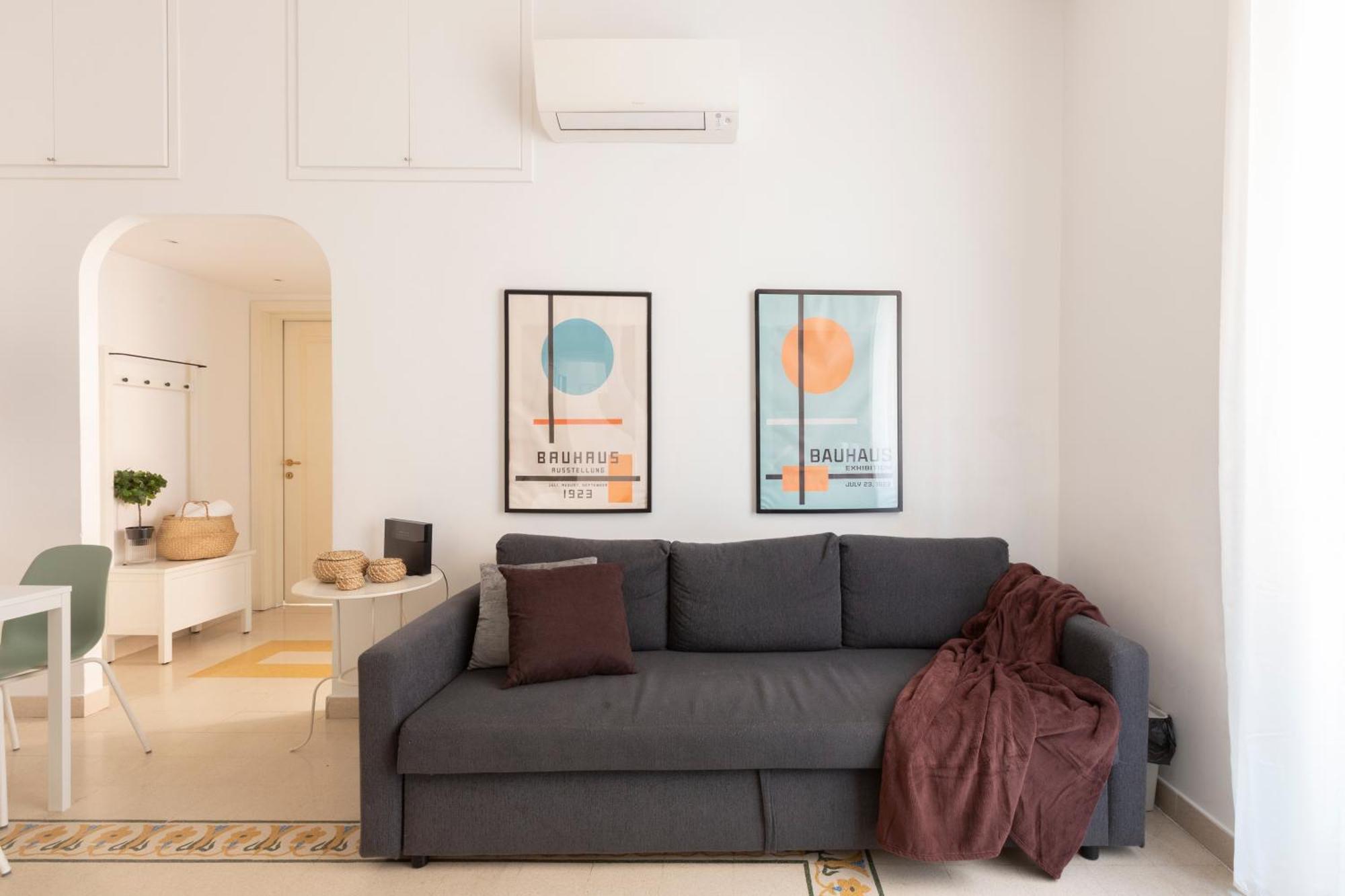 The Rent - Sunny Three-bedroom Near Ottaviano Metro Stop Lejlighed