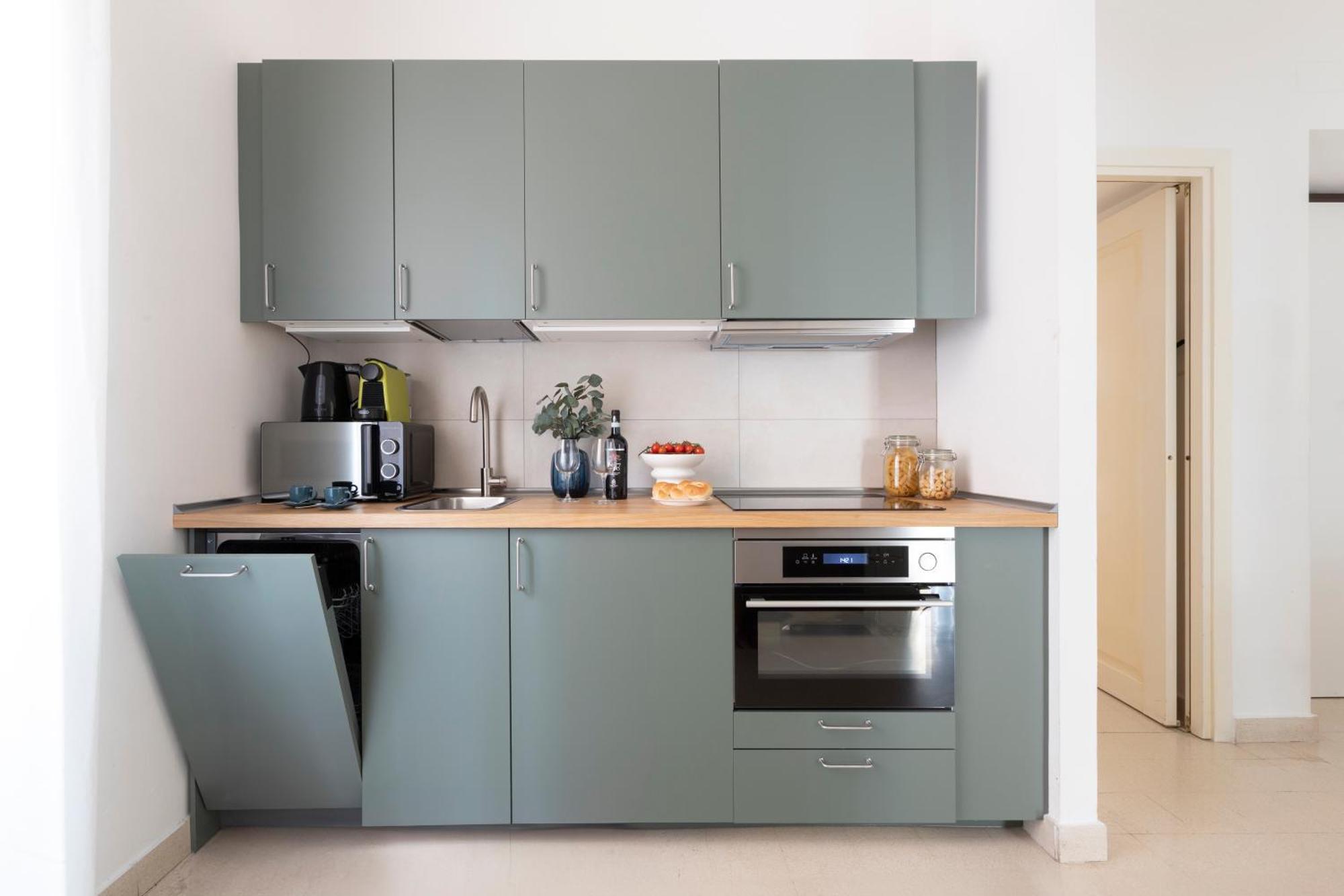 Lejlighed The Rent - Sunny Three-bedroom Near Ottaviano Metro Stop *